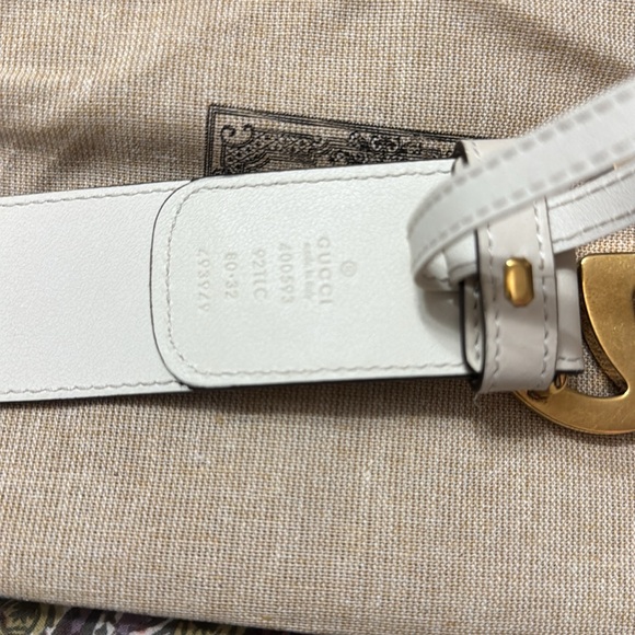 Tan gucci belt, with gold gucci sign, and black and brown gucci imprint on it. - Picture 2 of 11